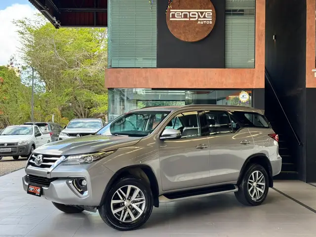 Carro Toyota SW4 2018 2.8 TDI SRX 5L 4x4 (Aut)