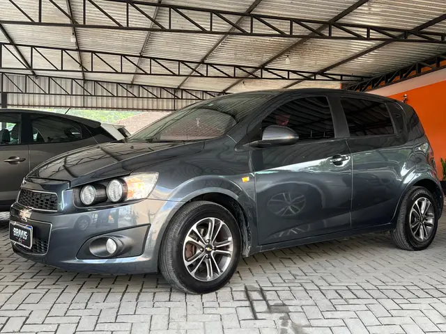 Carro Chevrolet Sonic 2013 Hatch LT