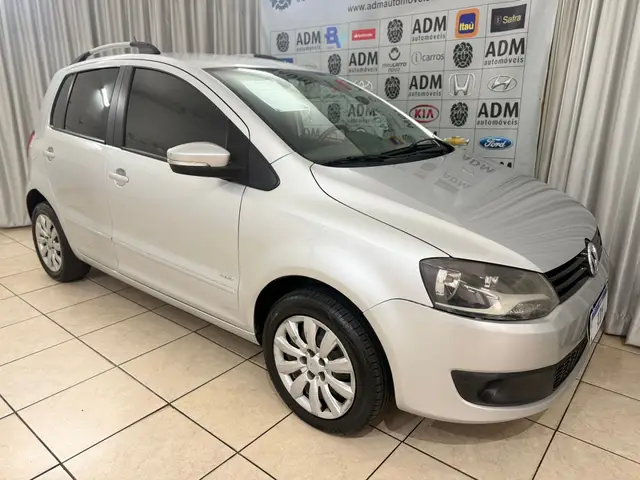 Carro Volkswagen Fox 2011 1.0 8V (Flex) 4p