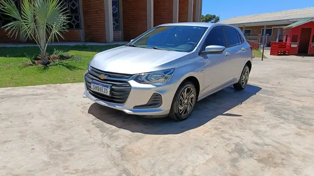Carro Chevrolet Onix 2023 LT 1.0