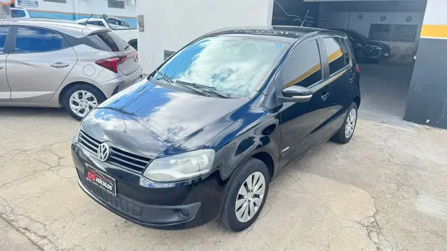 Carro Volkswagen Fox 2014 1.0 TEC (Flex) 4p