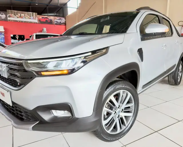 Carro Fiat Strada 2023 Volcano 1.3 CD (Flex)