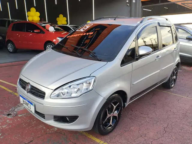 Carro Fiat Idea 2012 Attractive 1.4 8V (Flex)