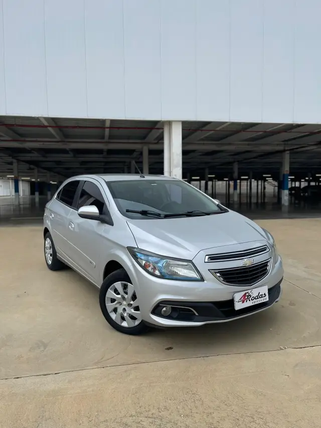 Carro Chevrolet Onix 2013 1.4 LT SPE/4