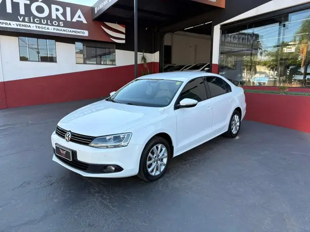 Carro Volkswagen Jetta 2014 2.0 Comfortline (Flex)