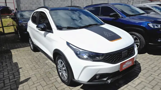 Carro Fiat Argo 2024 Trekking 1.3