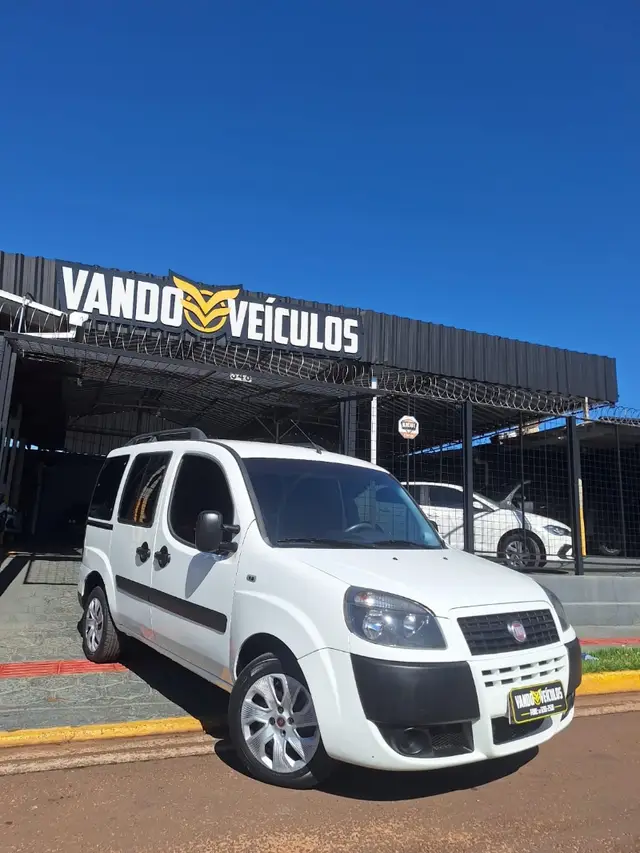 Carro Fiat Doblò 2021 Essence 1.8 16V (Flex)