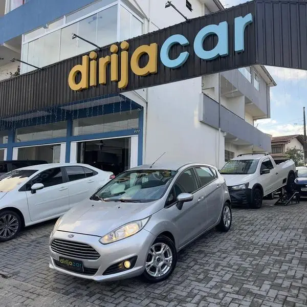 Carro Ford Fiesta Hatch 2015 SE 1.6 8V Flex 5p