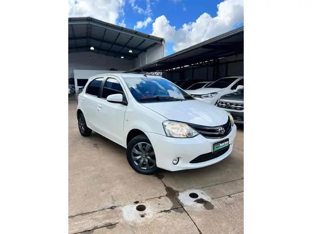 Carro Toyota Etios 2017 XS 1.5 (Aut) (Flex)
