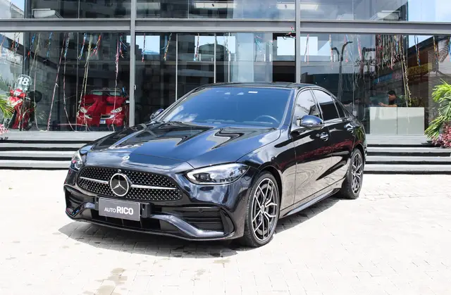 Carro Mercedes-Benz C 300 2024 AMG Line