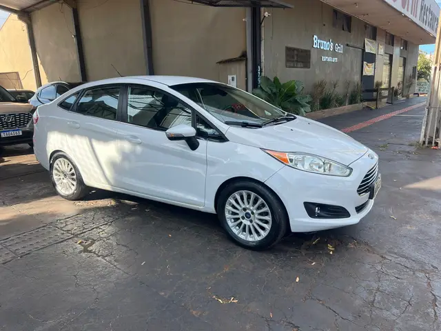 Carro Ford New Fiesta Sedan 2014 1.6 Titanium PowerShift (Flex)