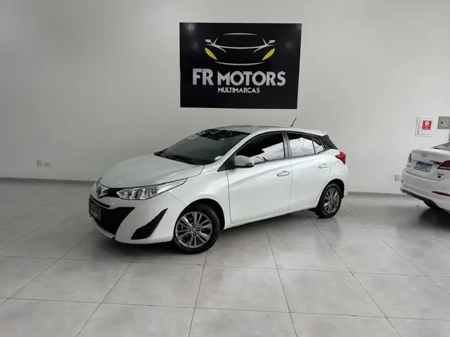 Carro Toyota Yaris 2021 1.5 XL Plus Connect CVT (Flex)