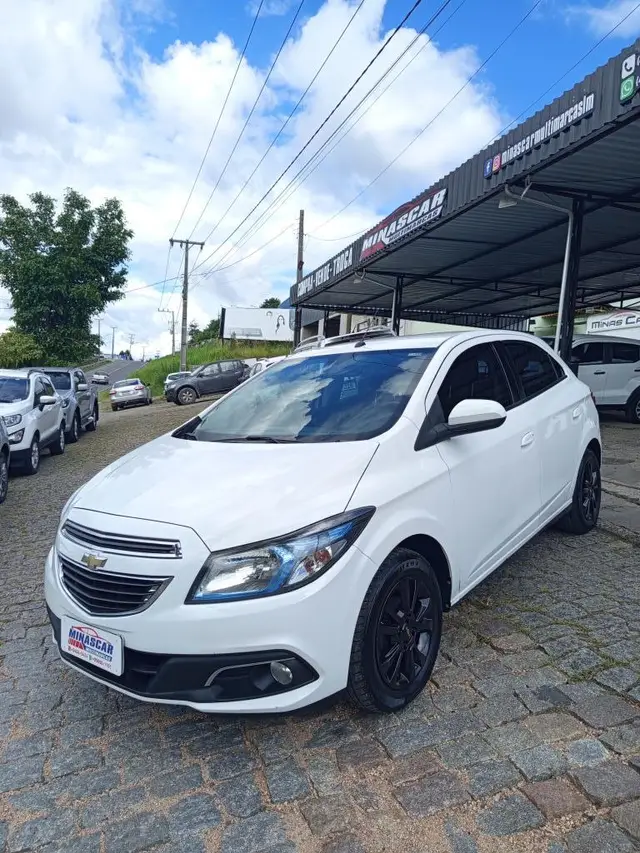 Carro Chevrolet Onix 2015 1.4 LTZ SPE/4 (Aut)