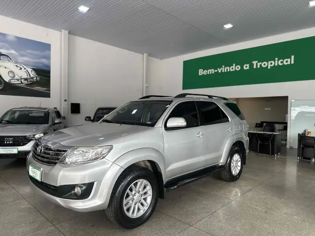 Carro Toyota Hilux SW4 2013 SR 2.7 4X2 (Aut)