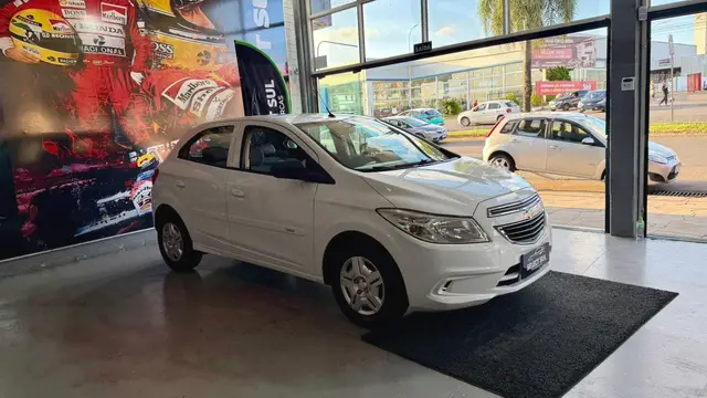 Carro Chevrolet Onix 2015 1.0 LS SPE/4