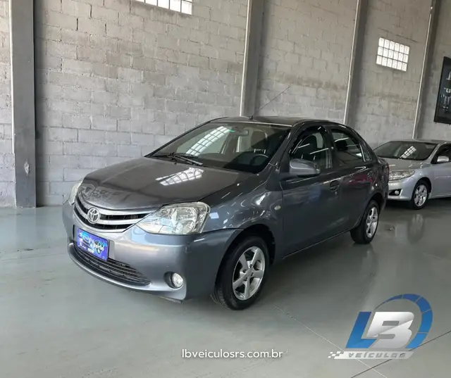 Carro Toyota Etios 2014 XS 1.3 (Flex)