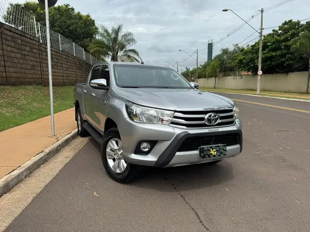 Carro Toyota Hilux Cabine Dupla 2017 Hilux 2.7 SRV CD 4x2 (Flex) (Aut)