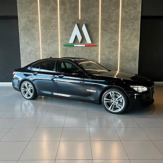 Carro BMW 750i 2015 750i 4.4 V8 M Sport