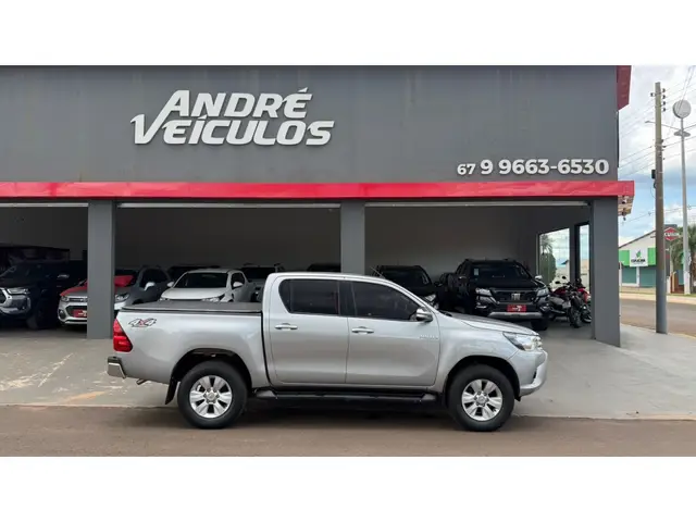 Carro Toyota Hilux Cabine Dupla 2017 Hilux 2.8 TDI SRX CD 4x4 (Aut)