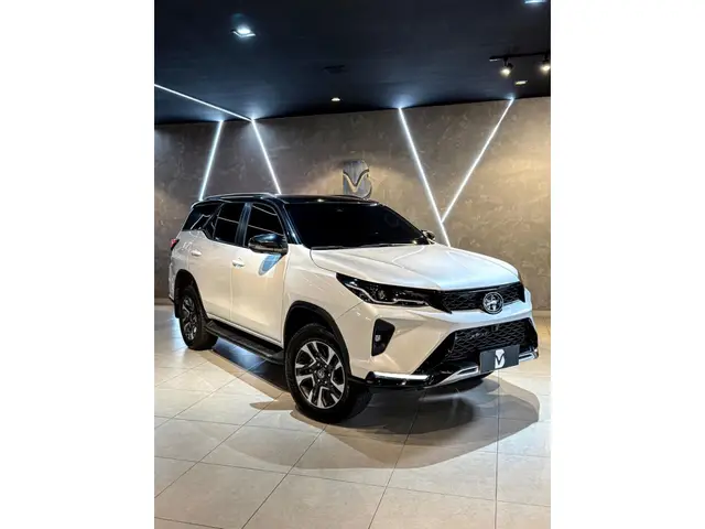 Carro Toyota SW4 2024 SRX Platinum 2.8 Turbodiesel 4x4 (Aut.) (5 Lugares)