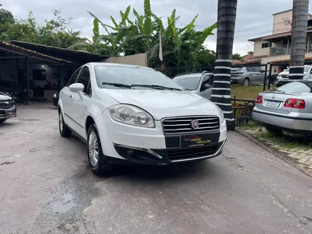 Carro Fiat Linea 2016 Essence 1.8 16V (Flex)