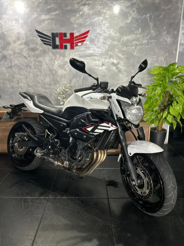 Moto Yamaha XJ6 N 2010 XJ6 N 600