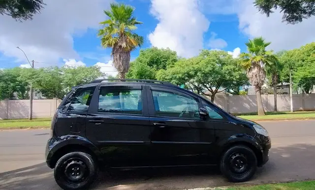 Carro Fiat Idea 2013 Attractive 1.4 8V (Flex)