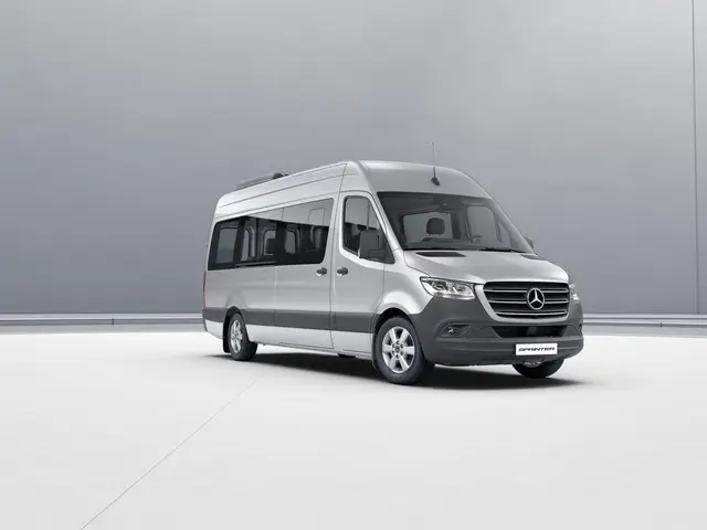 Carro Mercedes-Benz Sprinter 2021 VAN 416 CDI 15+1 (lugares) K42A UP1