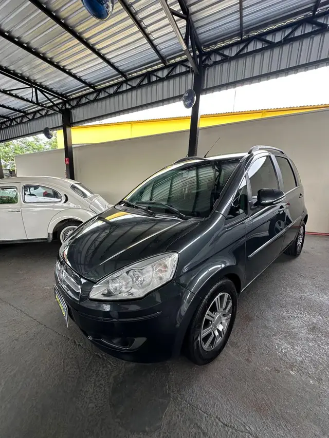 Carro Fiat Idea 2014 Attractive 1.4 8V (Flex)