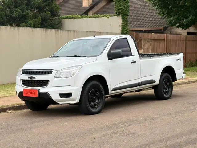 Carro Chevrolet S10 Cabine Simples 2014 S10 2.8 CTDi Cabine Simples LS 4WD