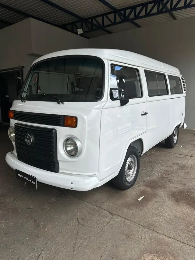 Carro Volkswagen Kombi 2013 Lotação 1.4 (Flex)