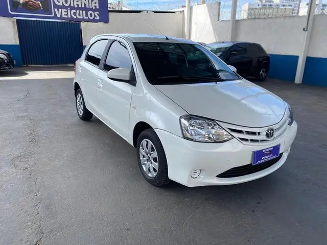 Carro Toyota Etios 2015 X 1.3 (Flex)