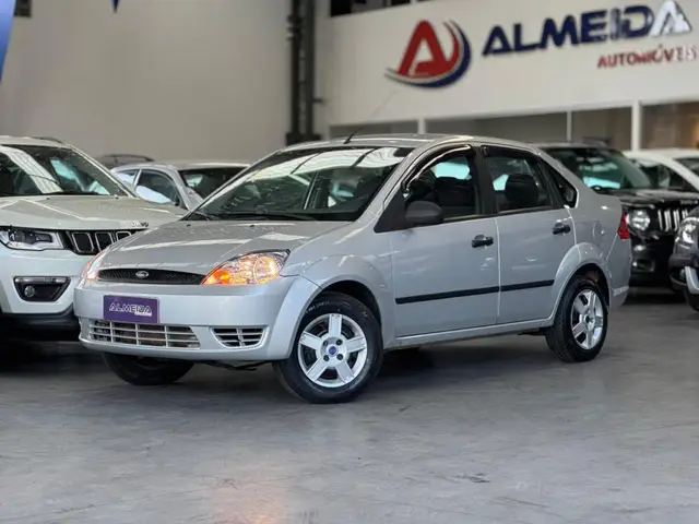 Carro Ford Fiesta Hatch 2007 Personnalité 1.0 8V