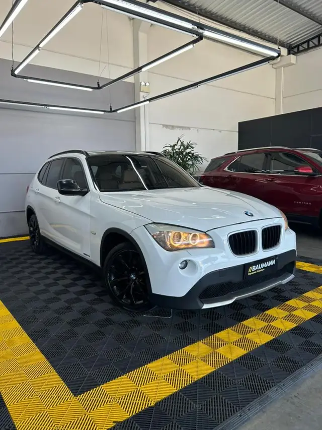 Carro BMW X1 2013 2.0 sDrive18i (aut)
