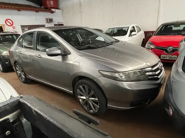 Carro Honda City 2014 Sport 1.5 16V (Flex)