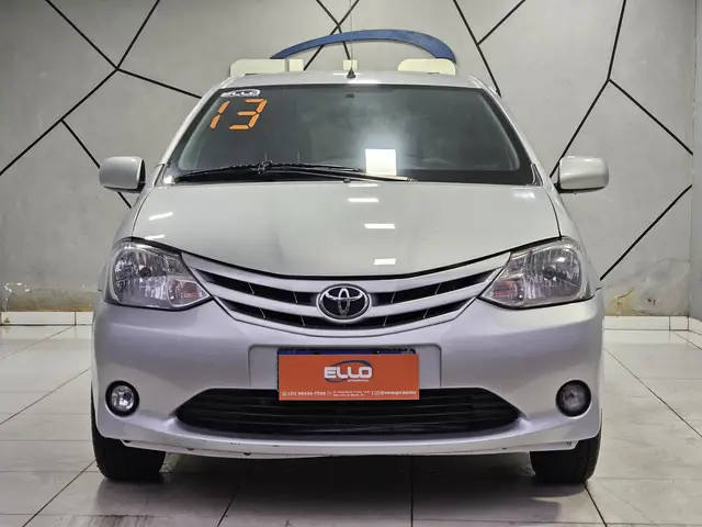 Carro Toyota Etios Sedan 2013 XS 1.5 (Flex)