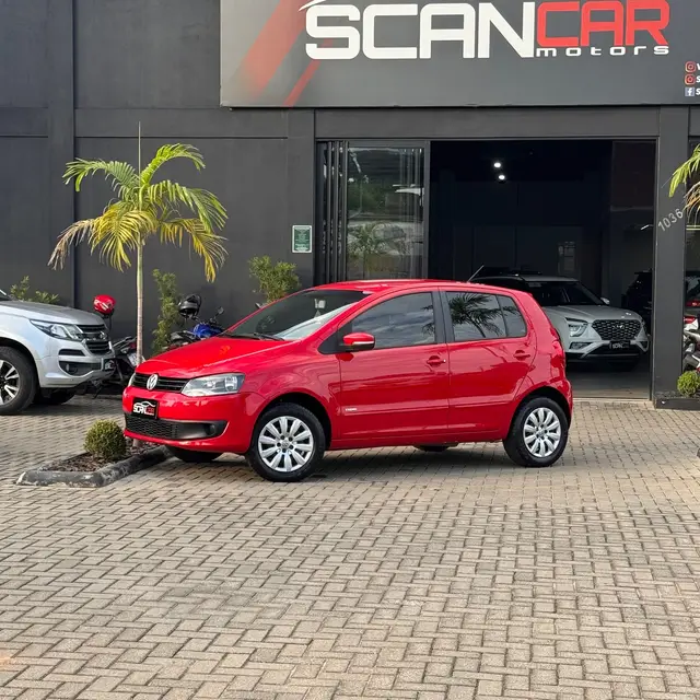 Carro Volkswagen Fox 2014 1.0 TEC (Flex) 4p