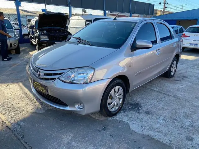 Carro Toyota Etios 2017 X 1.3 (Flex)