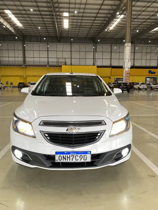 Carro Chevrolet Onix 2014 HATCH LTZ 1.4 8V FlexPower 5p Mec.