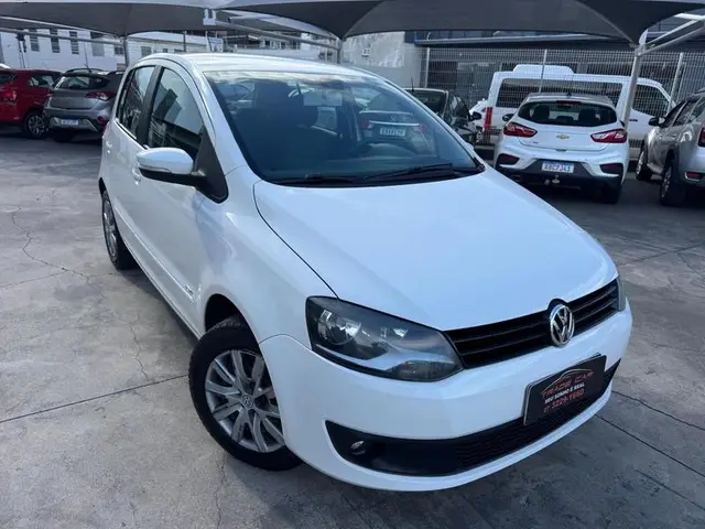 Carro Volkswagen Fox 2014 1.0 TEC (Flex) 4p