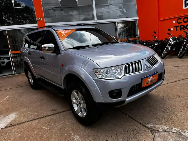 Carro Mitsubishi Pajero Dakar 2013 3.2 4WD (Aut)