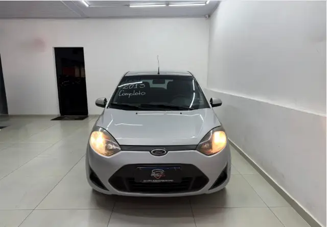 Carro Ford Fiesta Hatch 2013 Rocam 1.0 (Flex)
