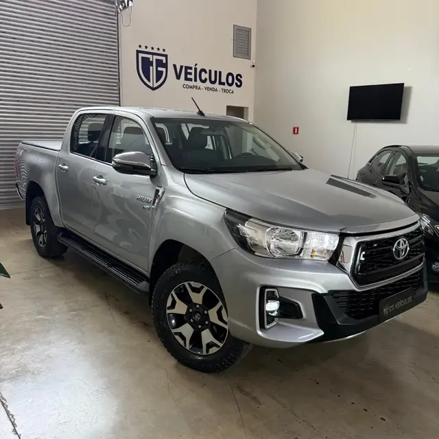 Carro Toyota Hilux Cabine Dupla 2017 Hilux 2.7 SRV CD 4x2 (Flex) (Aut)
