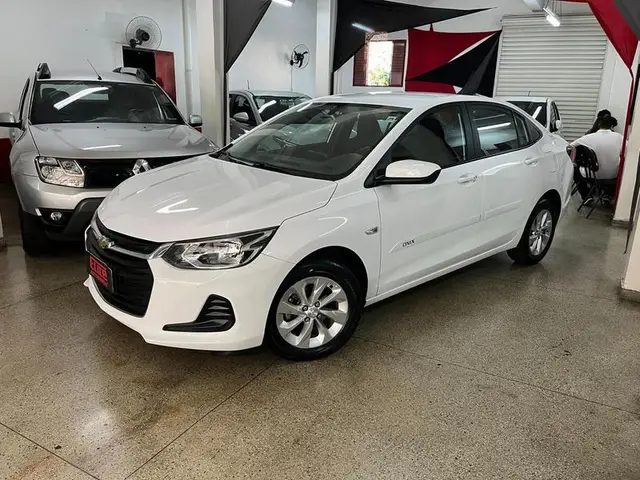 Carro Chevrolet Onix Plus 2023 LT 1.0