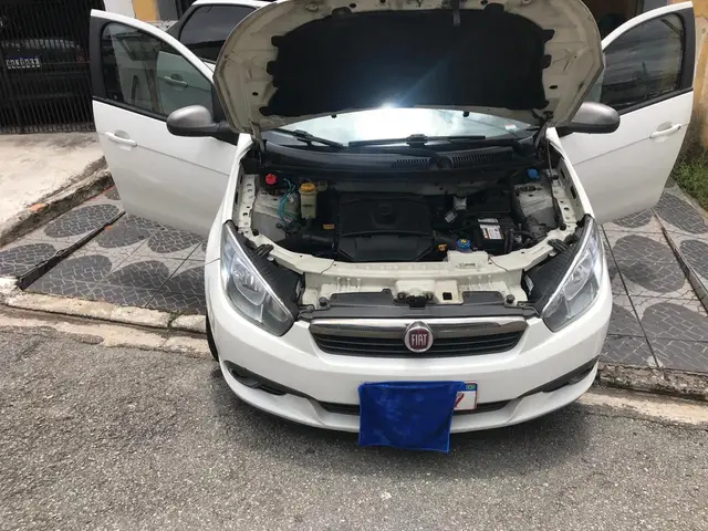 Carro Fiat Grand Siena 2016 Essence 1.6 16V Dualogic (Flex)