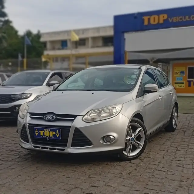 Carro Ford Focus Hatch 2015 SE Plus 2.0 16V PowerShift