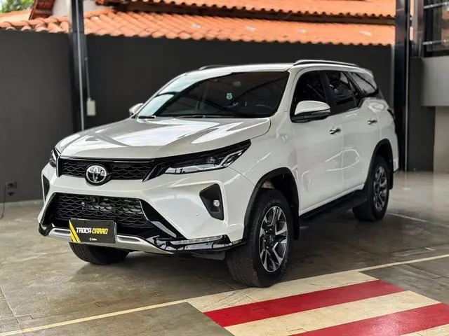 Carro Toyota SW4 2024 SRX Platinum 2.8 Turbodiesel 4x4 (Aut.) (7 Lugares)