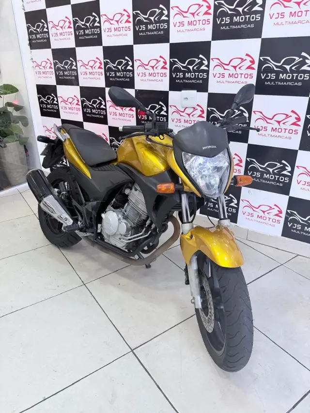Moto Honda CB 300R 2011 Standard