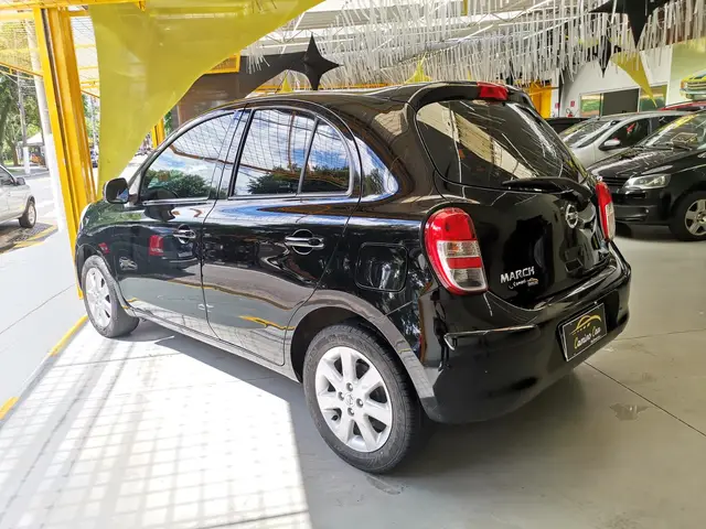 Carro Nissan March 2014 1.6 16V SV (Flex)