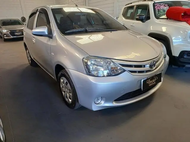 Carro Toyota Etios 2014 X 1.3 (Flex)